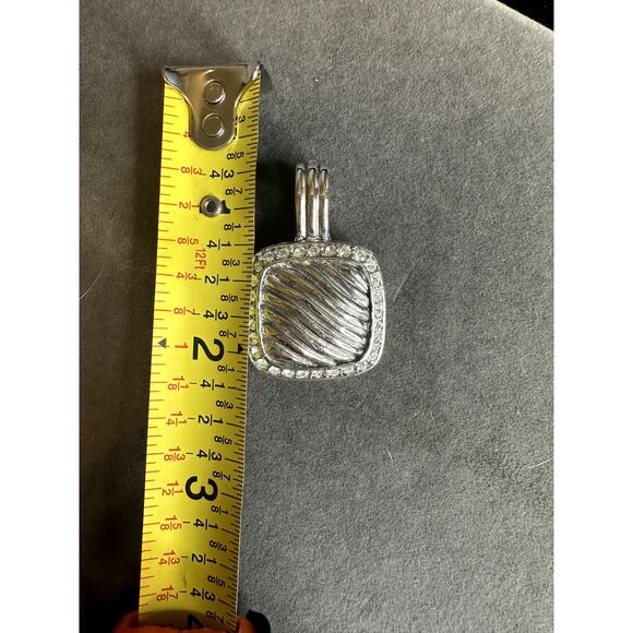 Silver tone rhinestone magnetic cable style pendant - Picture 7 of 10